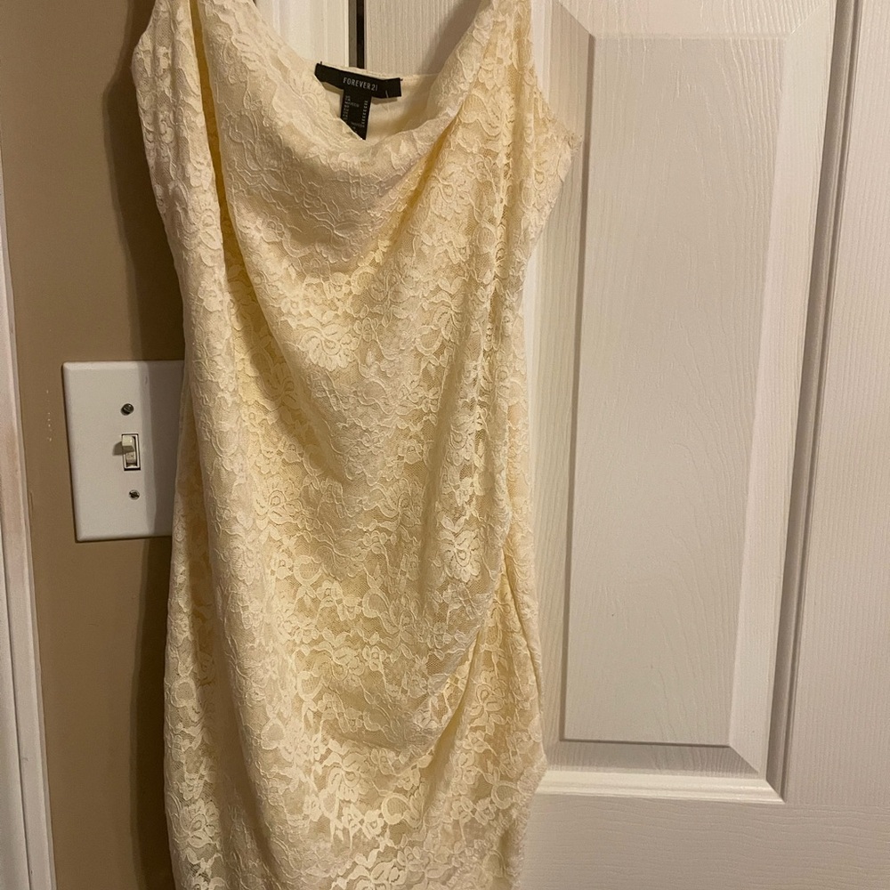 Forever 21 lace size small NWT short in length
